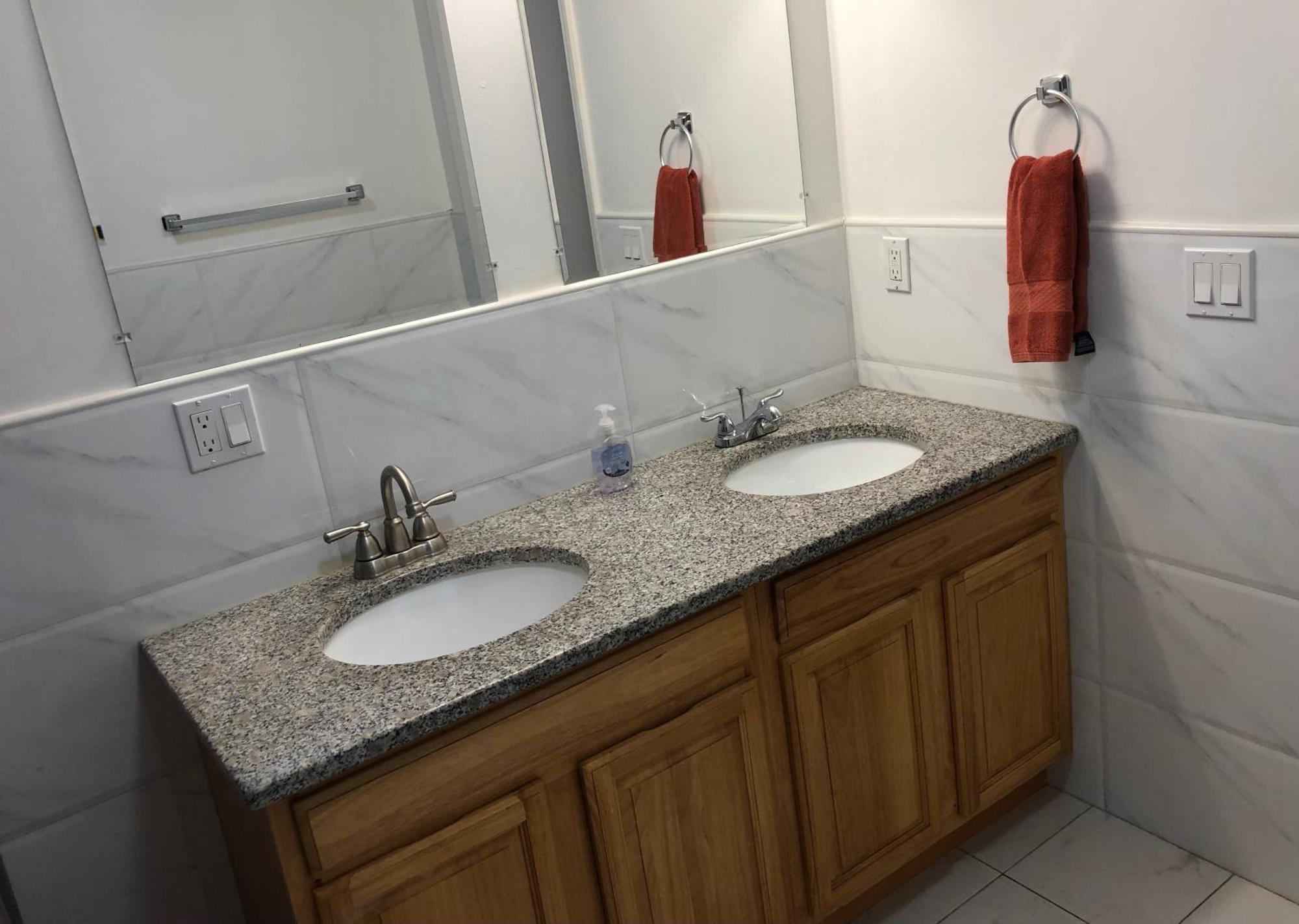 Large And Private Apartment Can Sleep Up To 8 People Comfortably With Direct Nyc Manhattan Train Only 5 Minute Walk Away Elizabeth Exterior foto